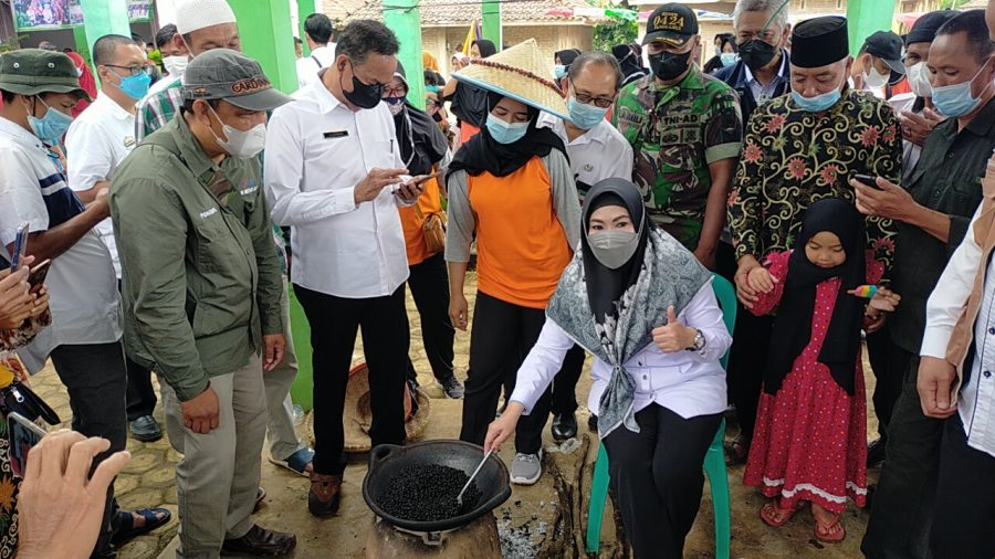 c6e6caef-5729-42eb-97f7-eeef21089002